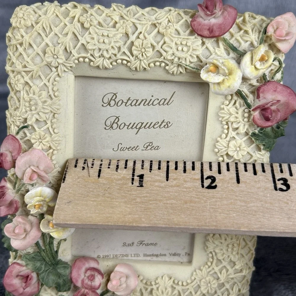 Botanical Bouquets Sweet Pea Resin Picture Frame Lace Floral Hand-Painted Dezine
